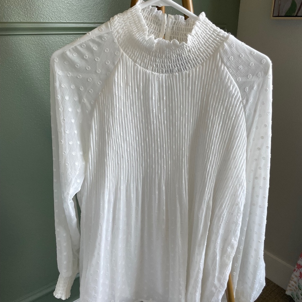Super cute white seraphine maternity shirt